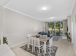 Chevron Renaissance - HR Surfers Paradise