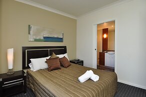 Chevron Renaissance - HR Surfers Paradise