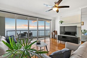 Chevron Renaissance - HR Surfers Paradise