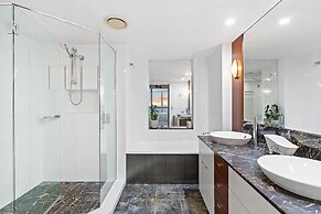 Chevron Renaissance - HR Surfers Paradise