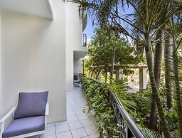 Chevron Renaissance - HR Surfers Paradise