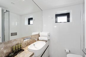 Soul on the Esplanade - HR Surfers Paradise