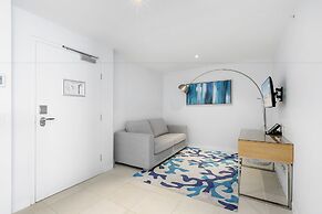 Soul on the Esplanade - HR Surfers Paradise