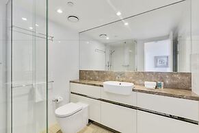 Soul on the Esplanade - HR Surfers Paradise