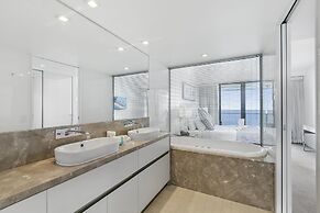 Soul on the Esplanade - HR Surfers Paradise