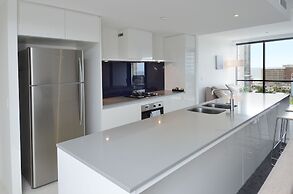 Circle on Cavill - HR Surfers Paradise