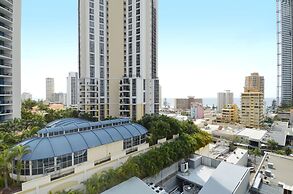 Circle on Cavill - HR Surfers Paradise
