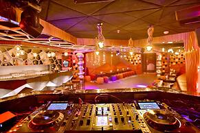 Regenta Central The Crystal