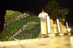 Regenta Central The Crystal