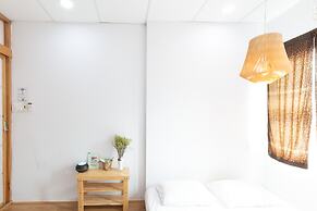 Hostie Saigon Wanderlust Home