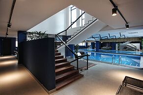 L.M Club Hotel