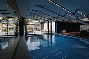 L.M Club Hotel