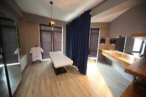 L.M Club Hotel