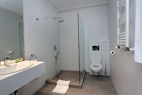 L.M Club Hotel