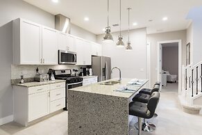 Summerville Vacation Homes by Columbia Management