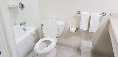 Lighthouse Pointe at Grand Lucayan