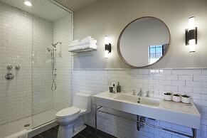 Kinn Guesthouse Bay View