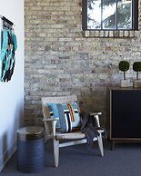 Kinn Guesthouse Bay View