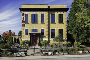 Kinn Guesthouse Bay View