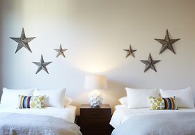 Kinn Guesthouse Bay View