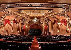 Kinn Guesthouse Bay View