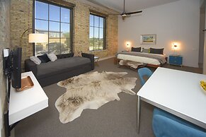 Kinn Guesthouse Bay View