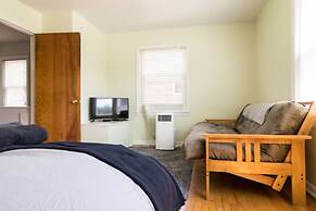 Two Bedroom West Stadium Bungalow - Unit 522