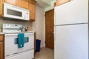 Two Bedroom West Stadium Bungalow - Unit 522