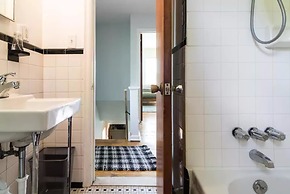 Two Bedroom West Stadium Bungalow - Unit 522