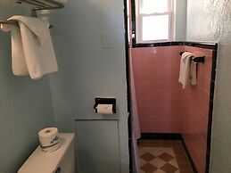 Harbor Mist Family Motel