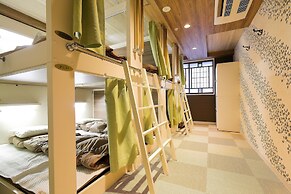 Guest House Kobe Nadeshikoya - Hostel