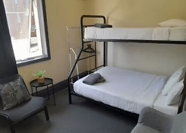 Coogee Beach House - Hostel