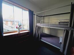 Coogee Beach House - Hostel