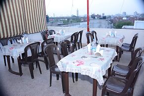 Hotel Thikana Palace