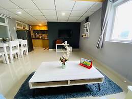 The Homee Cozy Modern Studio Apartment