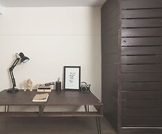 The Homee Cozy Modern Studio Apartment