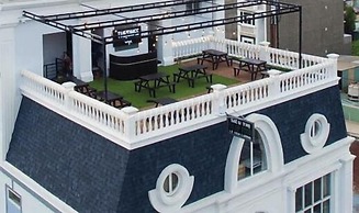 The Homee Cozy Modern Studio Apartment