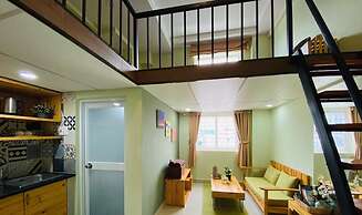 The Homee Cozy Modern Studio Apartment