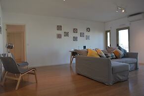 Modern & Bright by Homing