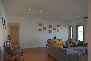 Modern & Bright by Homing