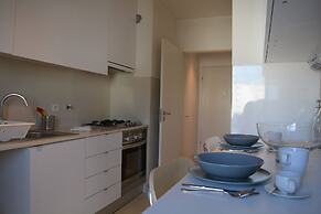 Modern & Bright by Homing