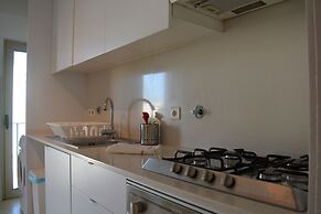 Modern & Bright by Homing