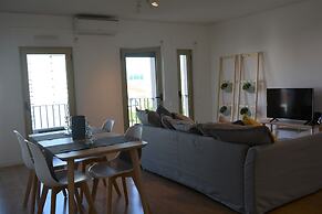 Modern & Bright by Homing