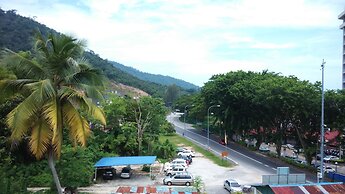 Pinang Beach Apartment at Bayu Emas