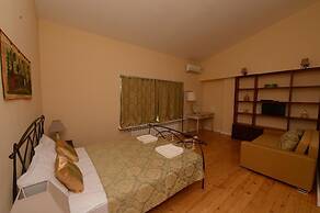 Caravan Hotel