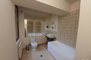 Caravan Hotel