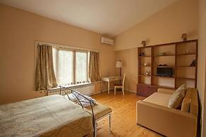 Caravan Hotel