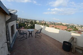 Caravan Hotel