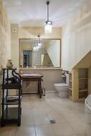 Caravan Hotel