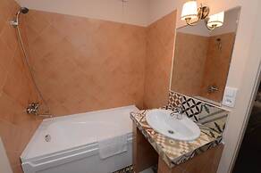 Caravan Hotel